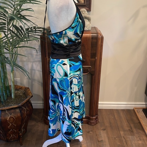 Le Chateau size 12 halter fit and flare halter dress with spaghetti straps - Picture 3 of 11